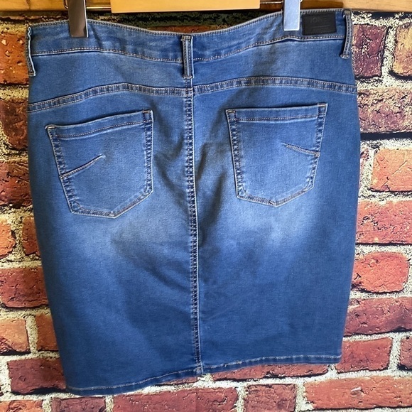 Jones New York Madison Pencil Medium Wash Stretch Jean Skirt Size 10 - Picture 10 of 12